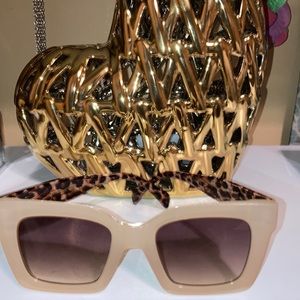 New!!!Betsy Johnson Sunglasses